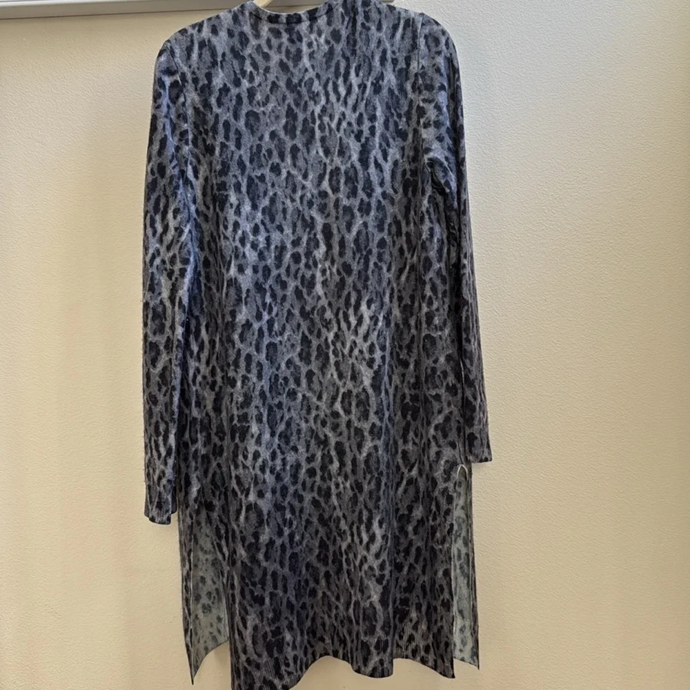 Saks Fifth Avenue Gray and Black Animal Print cashmere Sweater - Picture 6 of 7